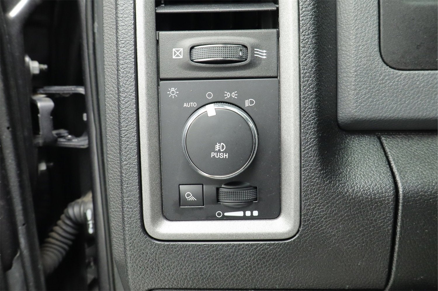 2017 RAM 1500 Express Quad Cab 4x4 6'4" Box