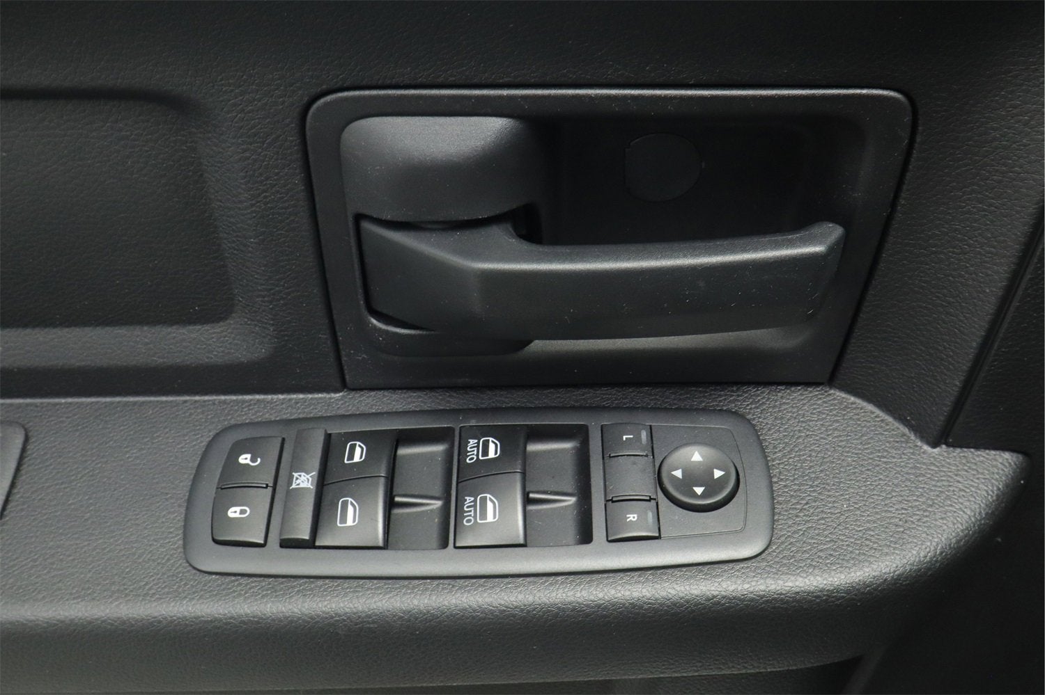 2017 RAM 1500 Express Quad Cab 4x4 6'4" Box