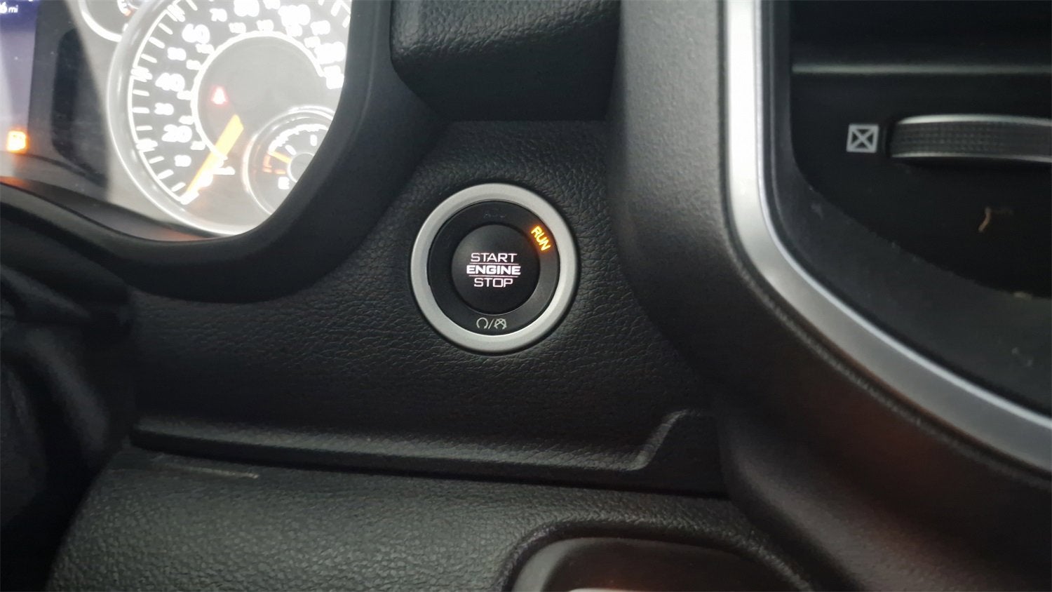 2021 RAM 1500 Big Horn Crew Cab 4x4 5'7" Box