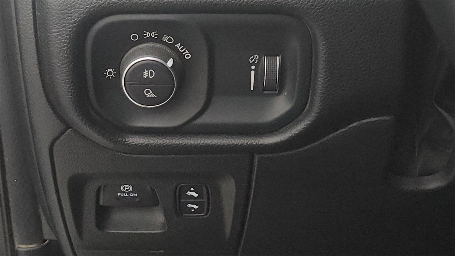 2022 RAM 1500 Lone Star Crew Cab 4x4 5'7" Box