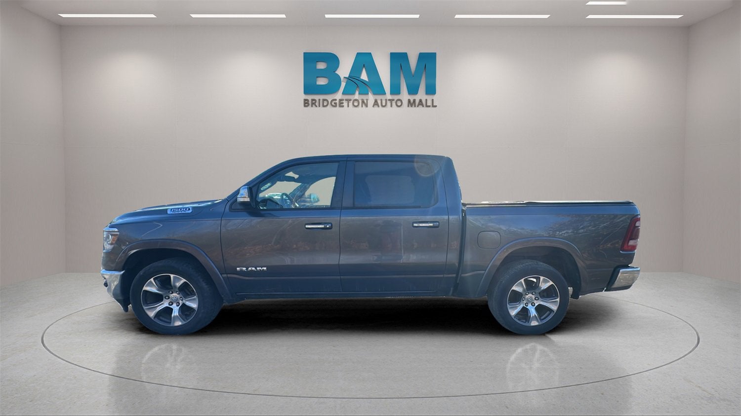 2019 RAM 1500 Laramie Crew Cab 4x4 5'7" Box