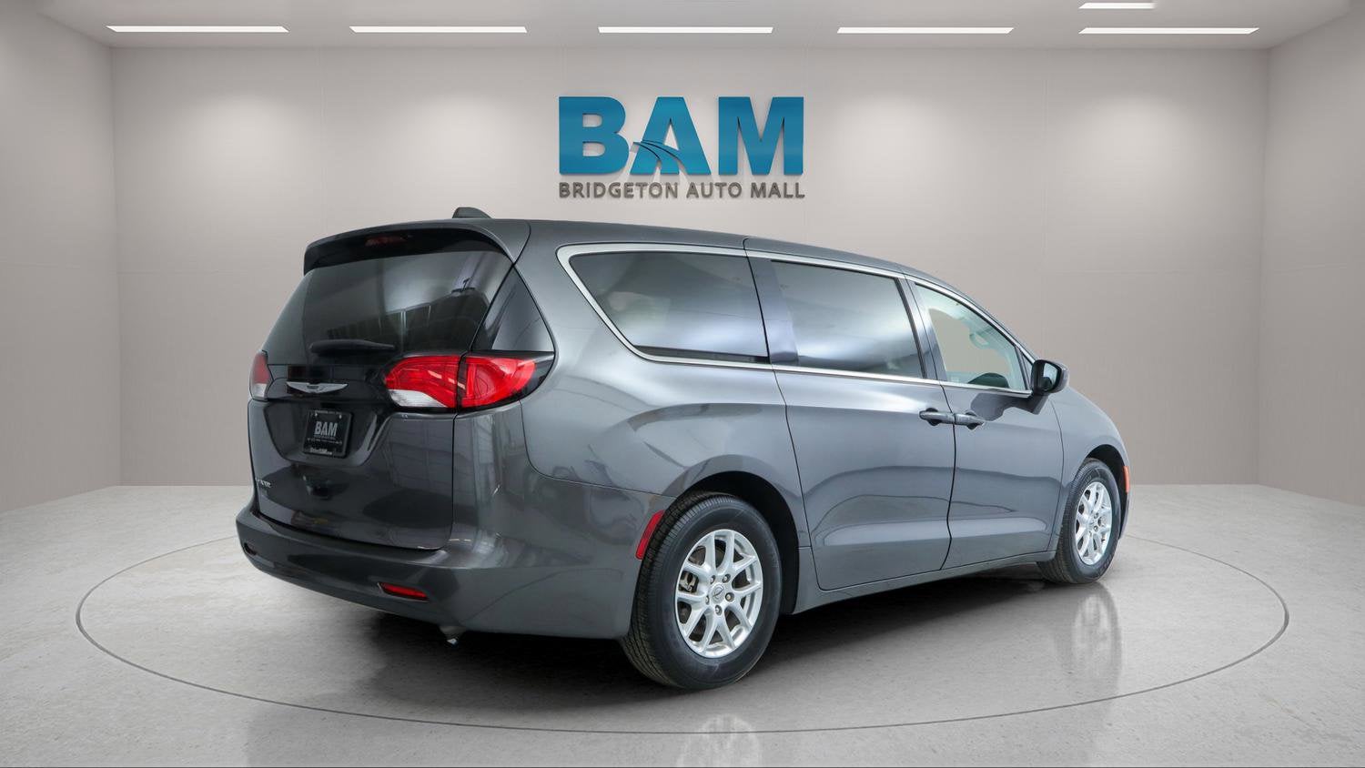 2023 Chrysler Voyager LX